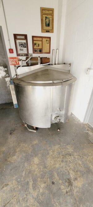 200-Gallon Pasteurizing vat with 10FL leak detect valve - Image 2